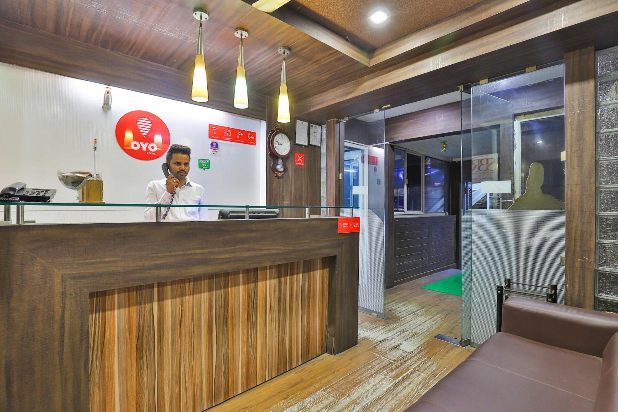 Hotel O Sri Balaji Residency Ahmedabad Bagian luar foto