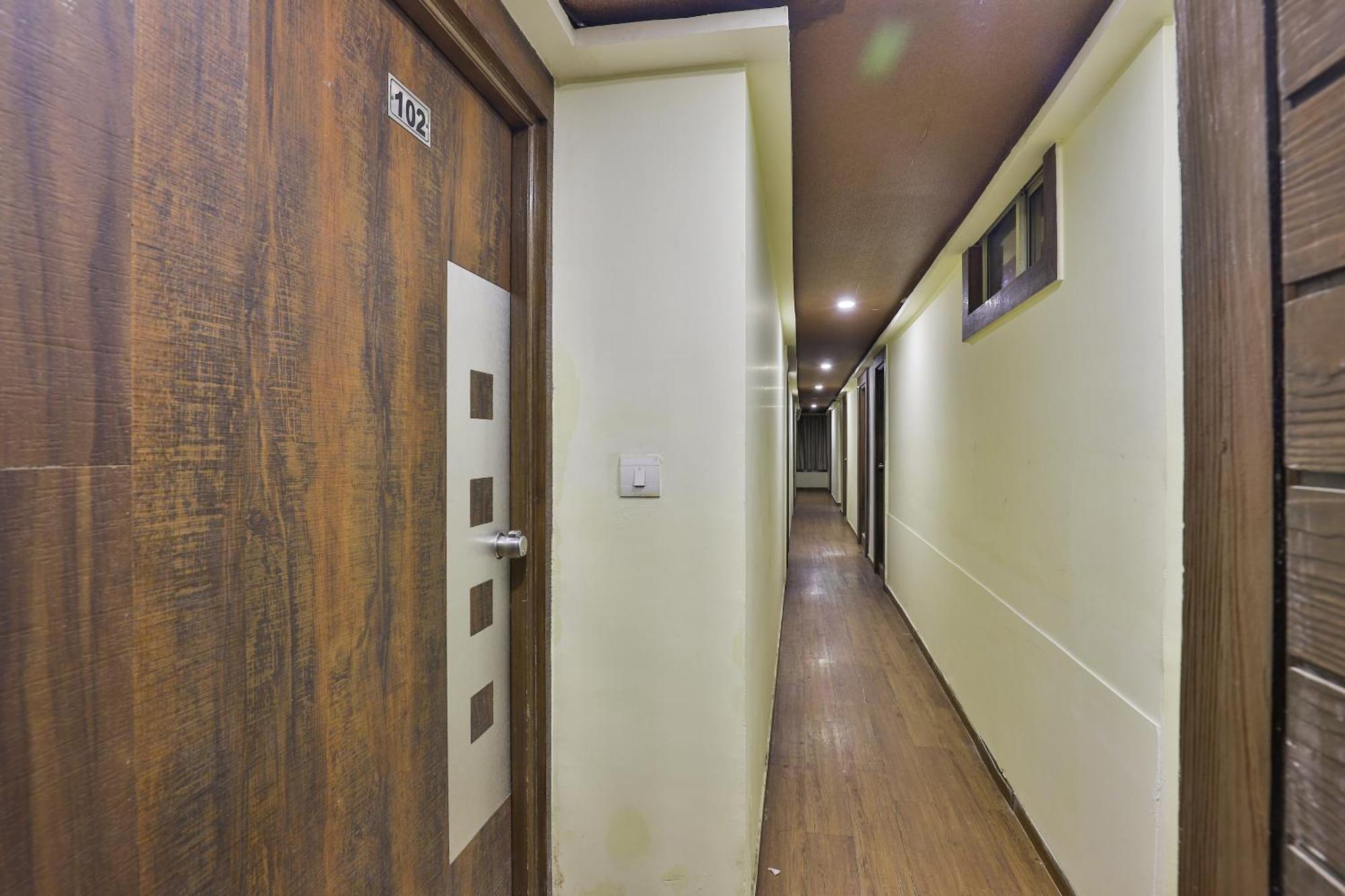 Hotel O Sri Balaji Residency Ahmedabad Bagian luar foto