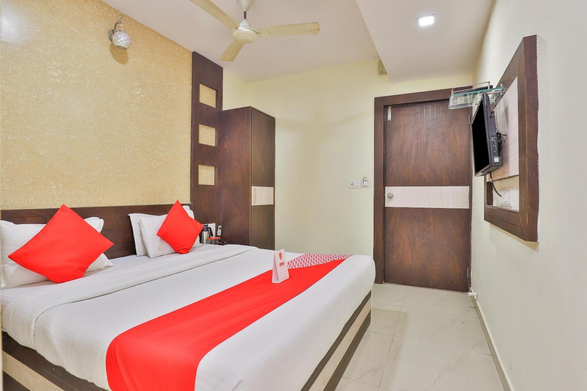 Hotel O Sri Balaji Residency Ahmedabad Bagian luar foto