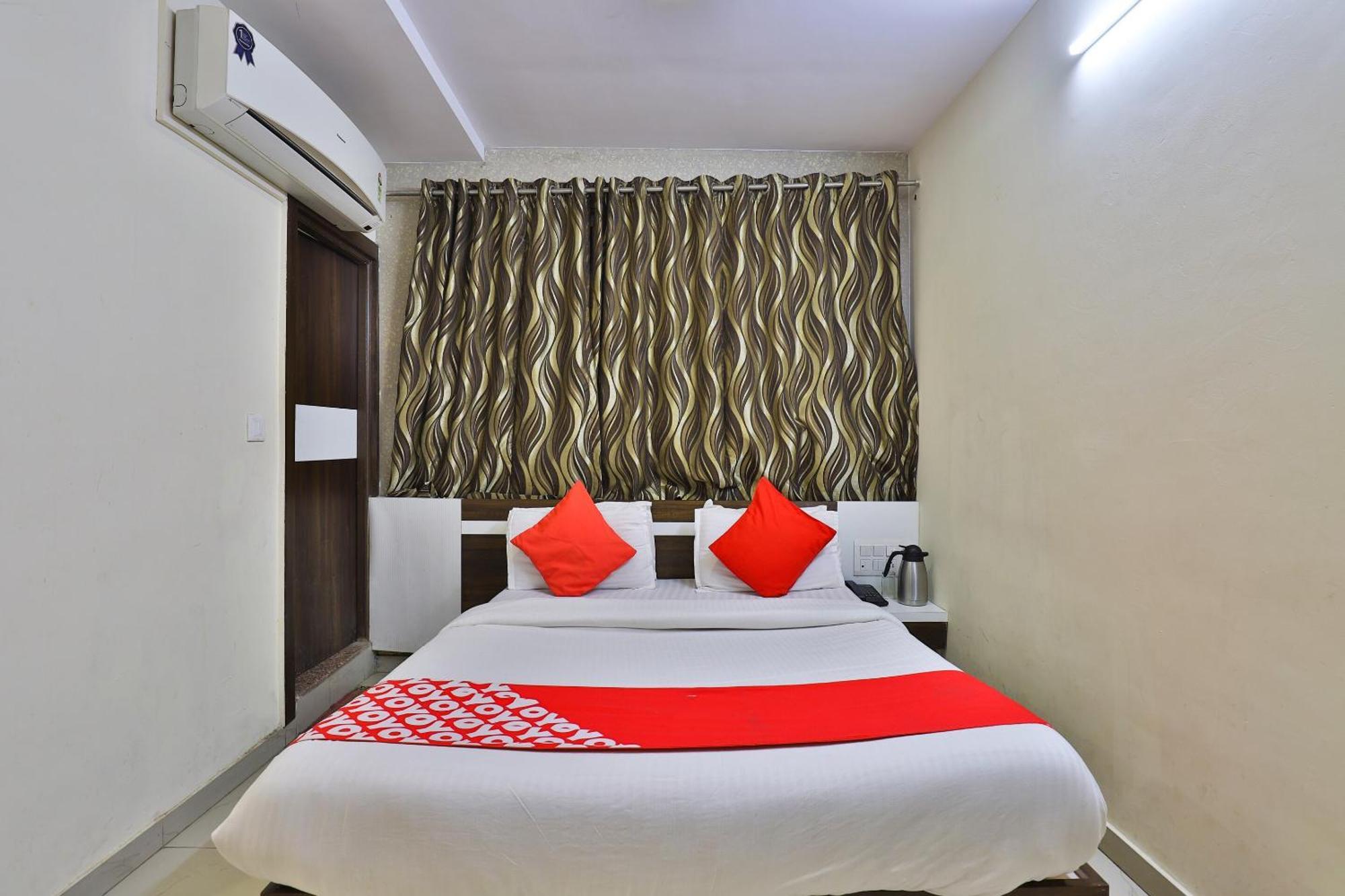 Hotel O Sri Balaji Residency Ahmedabad Bagian luar foto