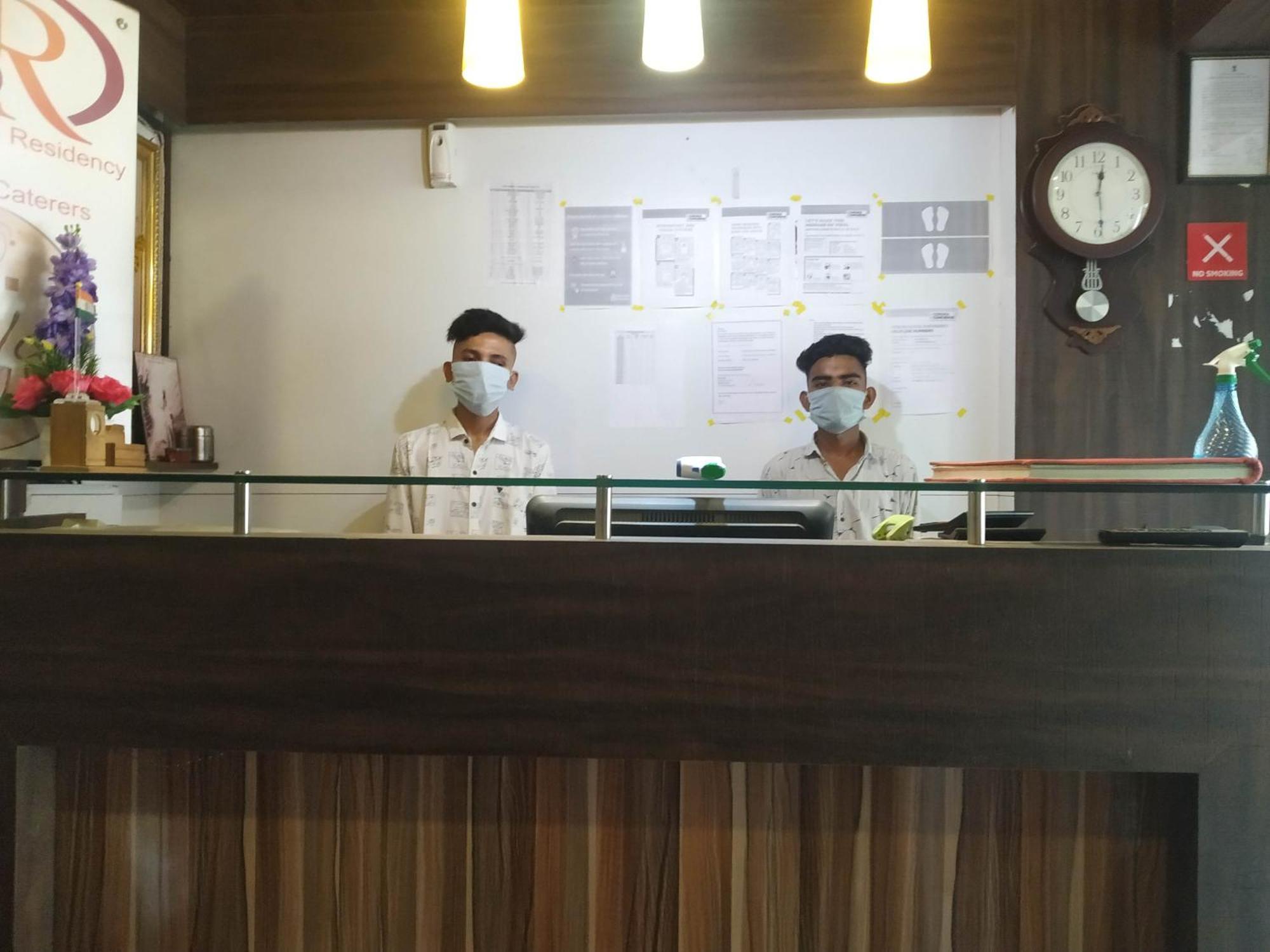Hotel O Sri Balaji Residency Ahmedabad Bagian luar foto