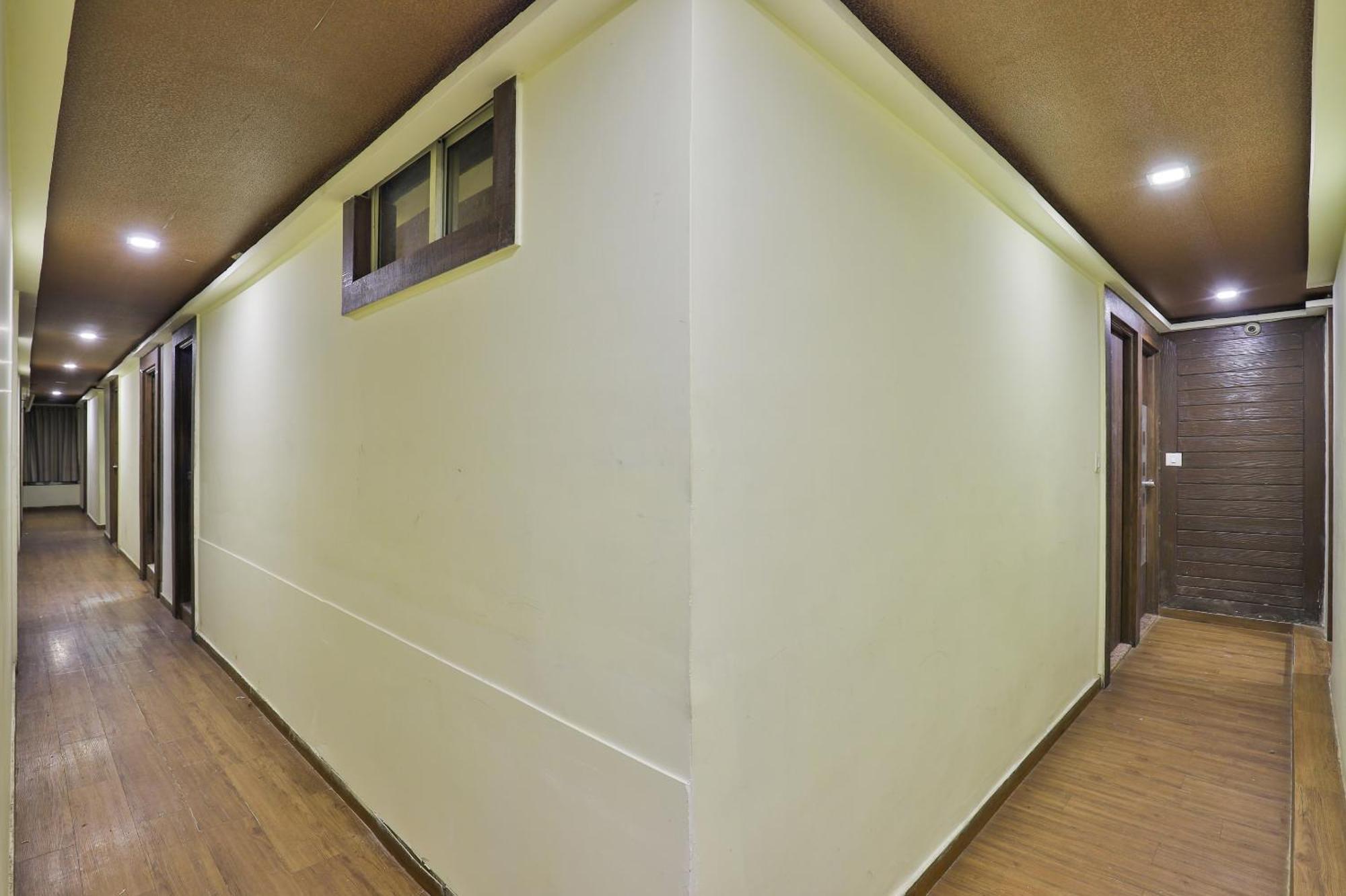 Hotel O Sri Balaji Residency Ahmedabad Bagian luar foto