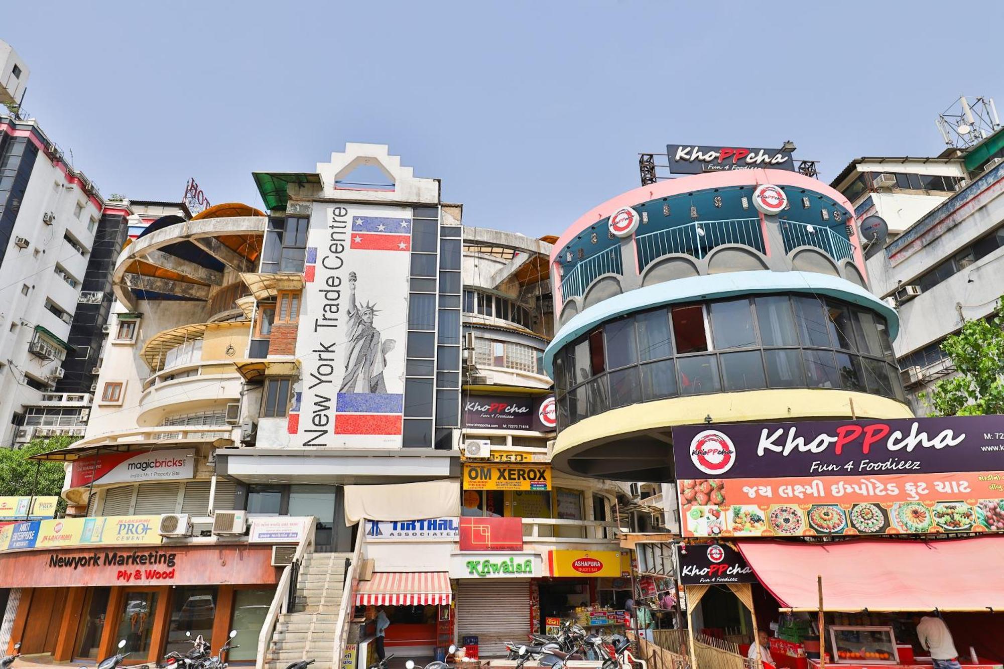 Hotel O Sri Balaji Residency Ahmedabad Bagian luar foto