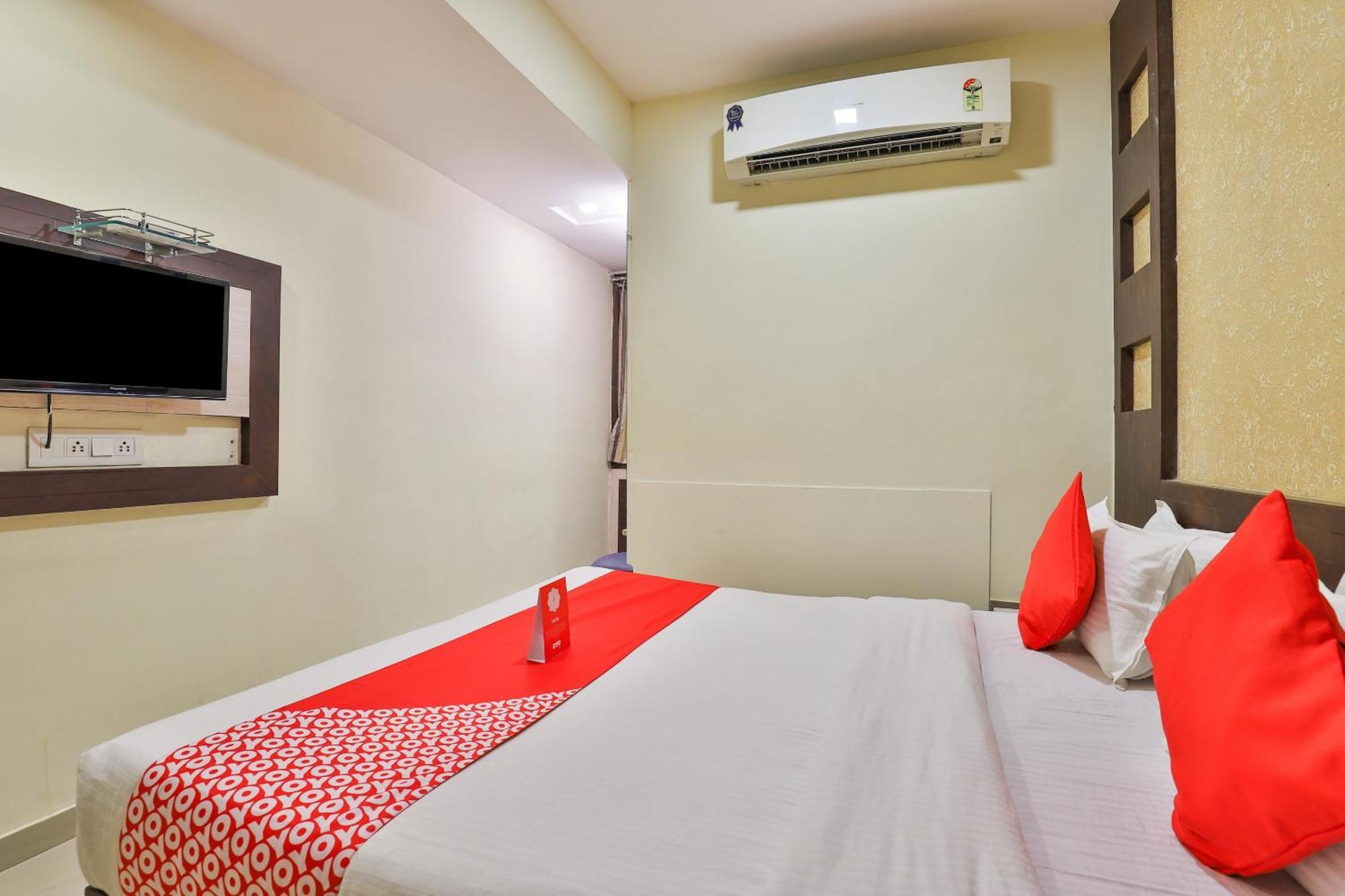 Hotel O Sri Balaji Residency Ahmedabad Bagian luar foto