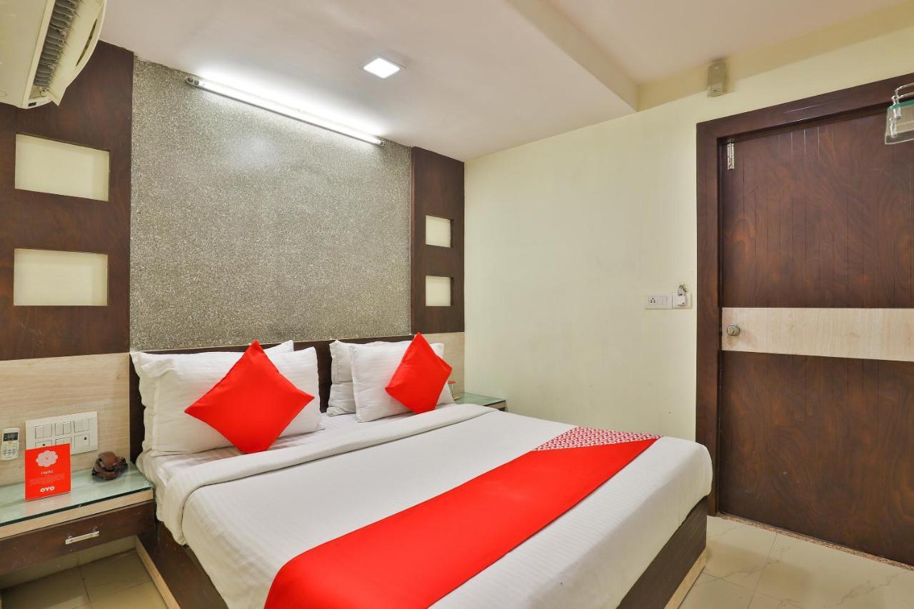 Oyo Hotel Sree Balaji Residency Ahmedabad Bagian luar foto